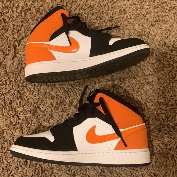 Air Jordan 1 Mid Shattered Blackboard GS - Picture 4 of 8